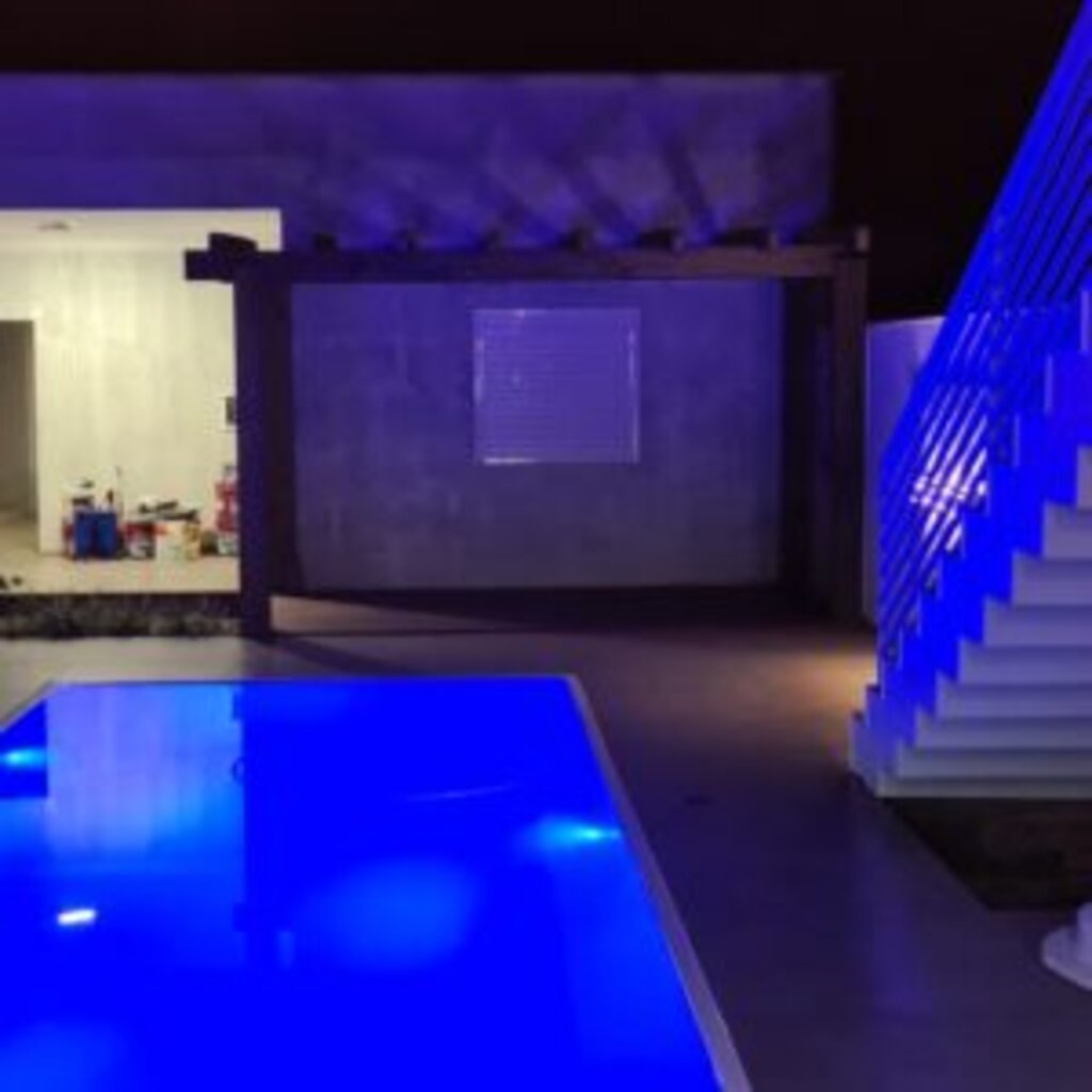 Piscina Retrô Com Spa